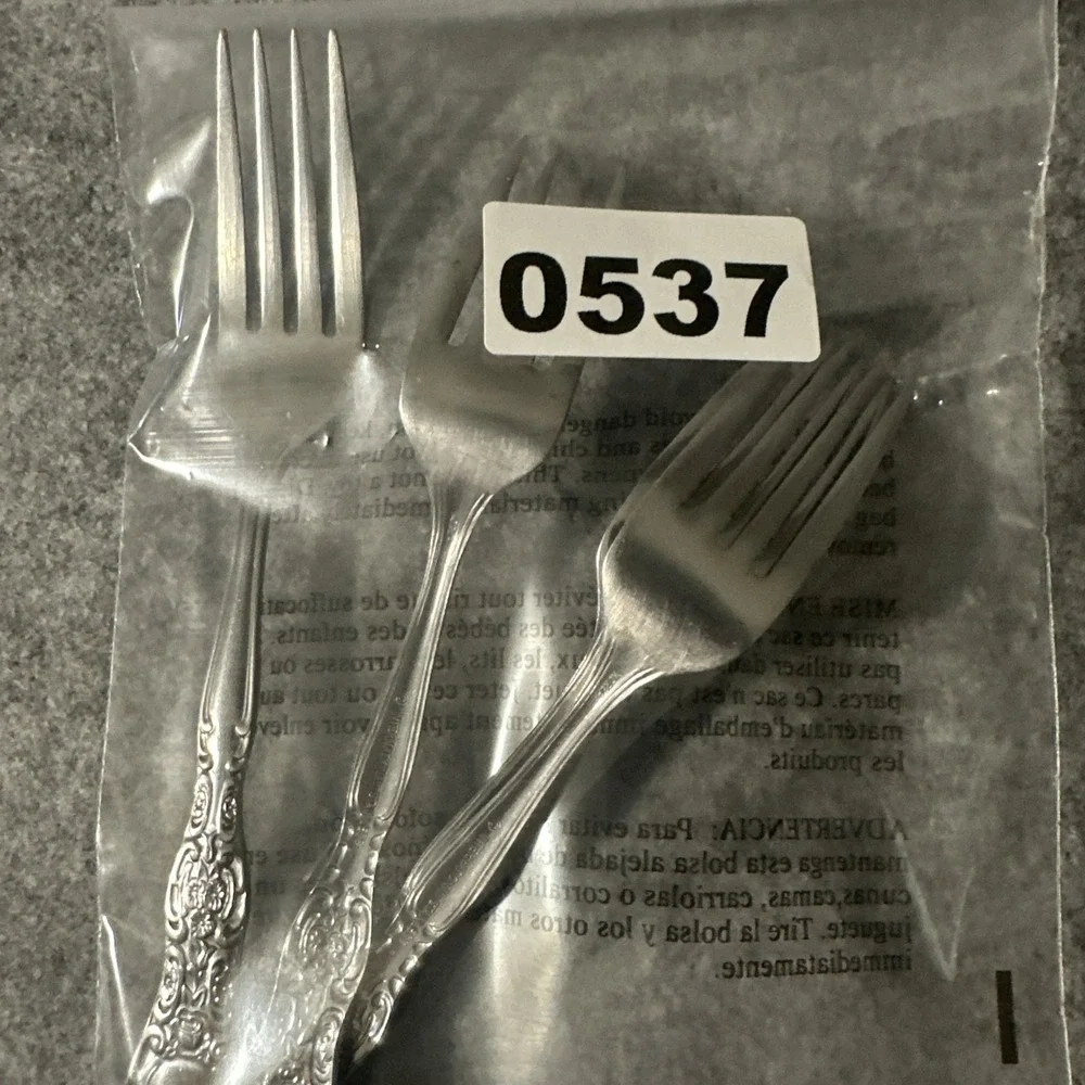 4 International Stainless VERONA Pattern Forks ‎ 7449